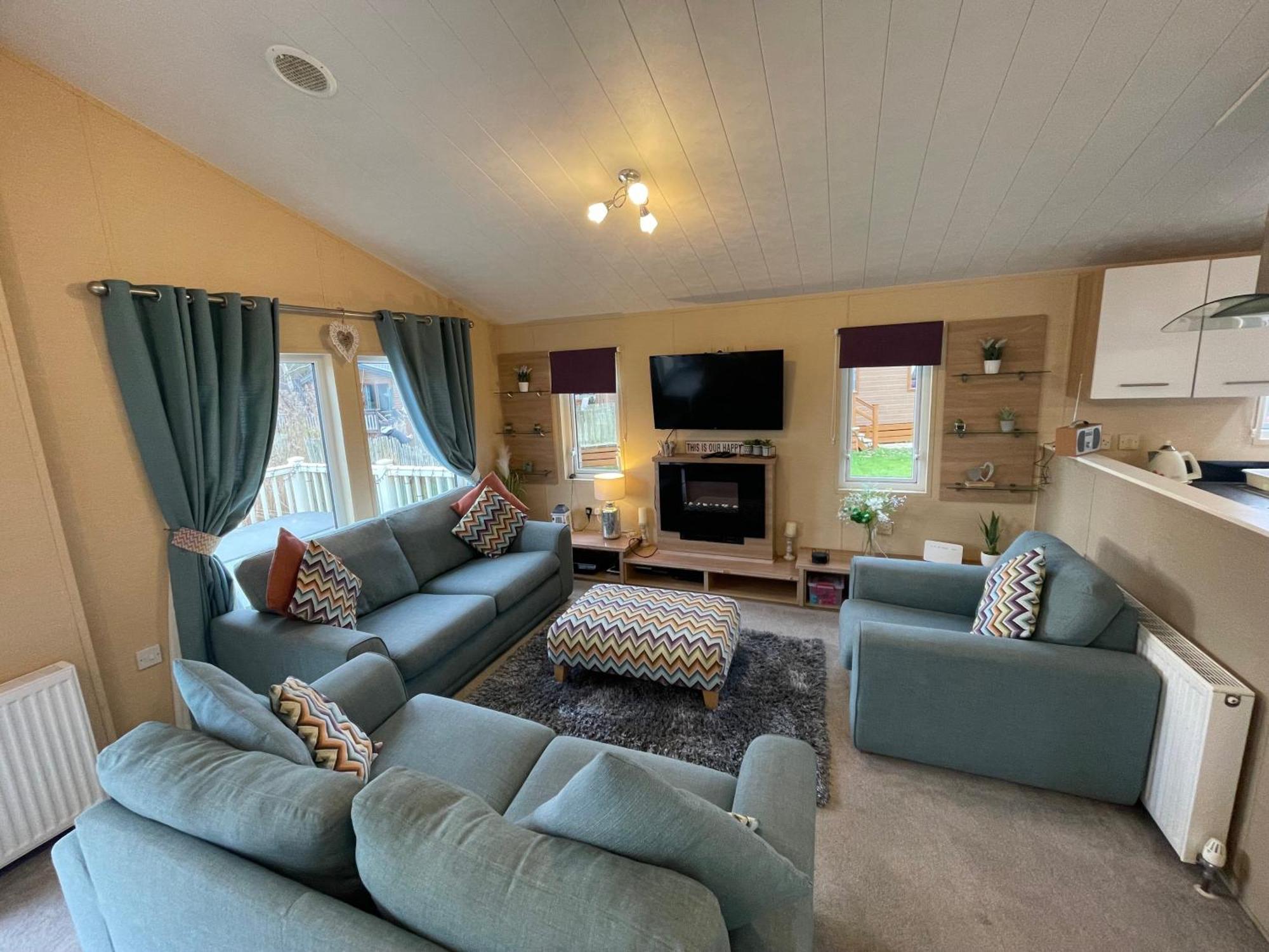 Luxury Lakeside Lodge L2 With Hot Tub Situated At Tattershall Lakes Country Park Exterior foto